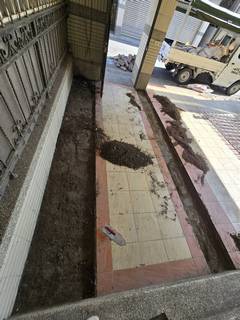 高雄貼地磚
