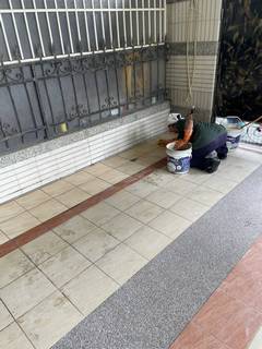 高雄貼地磚