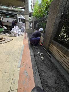 高雄貼地磚