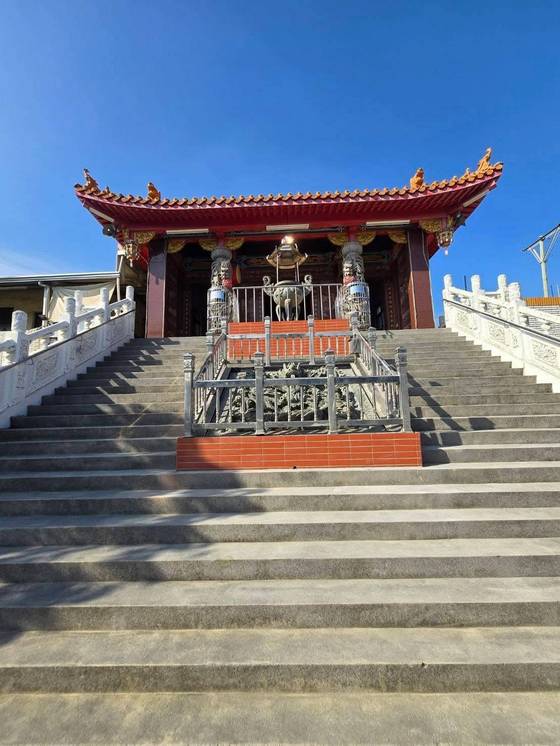 高雄貼磁磚-高雄廟宇舊磁磚打除工程 修補牆面 貼磁磚